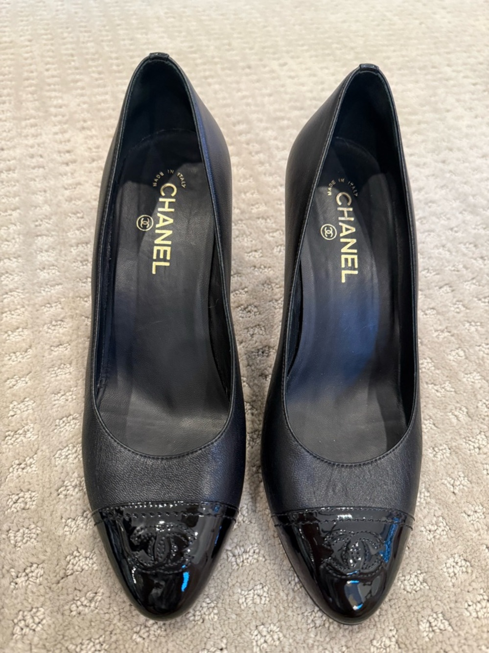 CHANEL Black Leather Pumps with Patent Cap Toe w/ CC logo Size 41